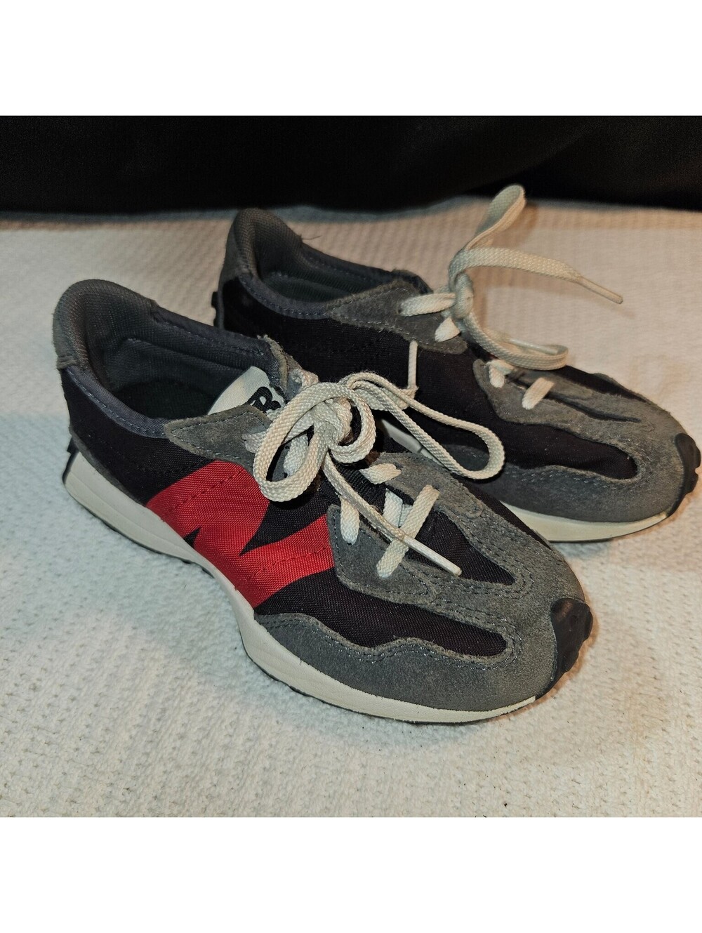 New Balance 327 Sneakers Unisex Kids Black Red Grey US 11.5 Lace Up Trainers
